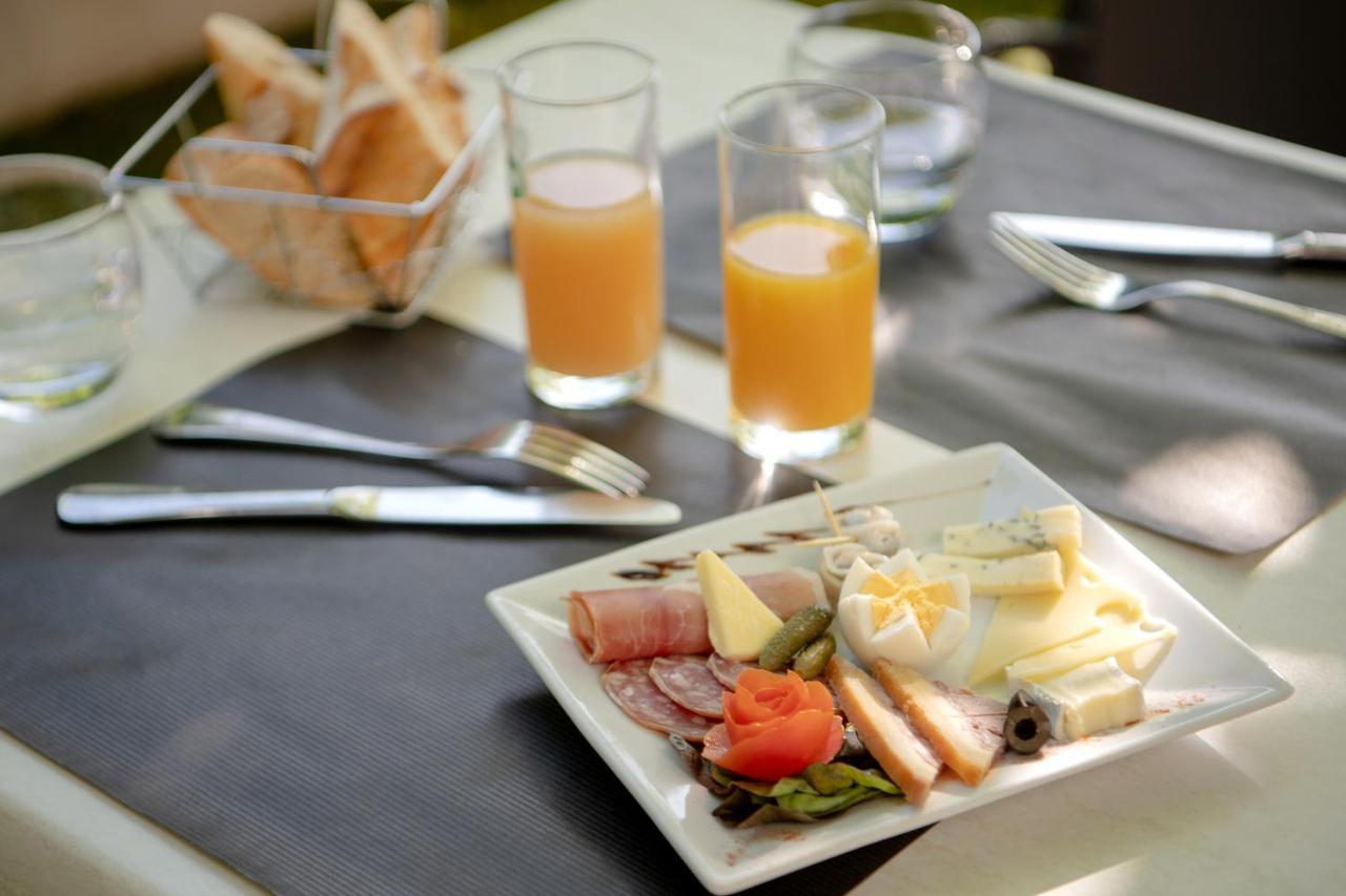Kyriad Lyon Hotel 3*