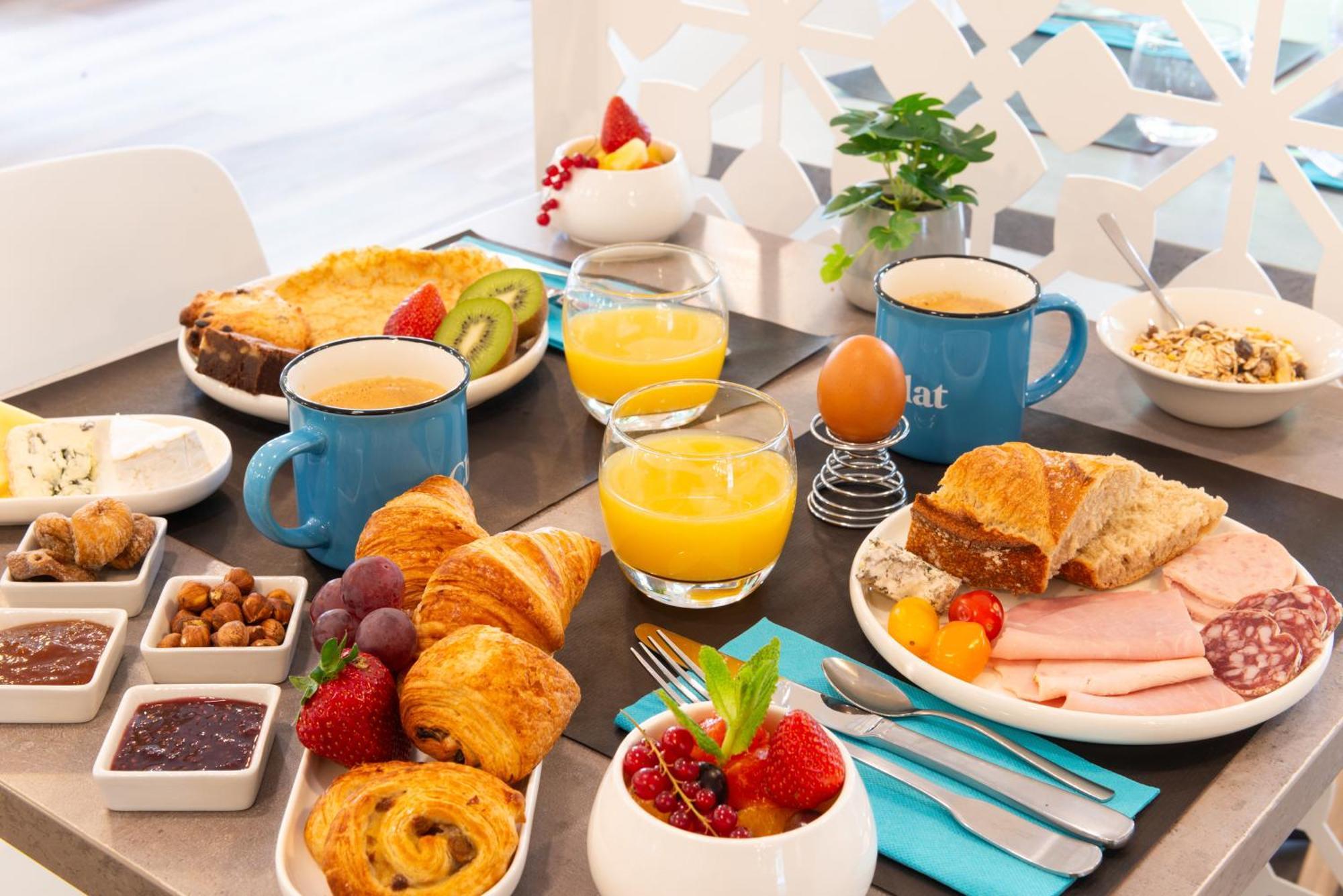 Kyriad Lyon Hotel 3*